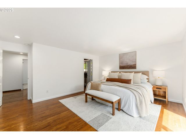 8835 Sw Becker Dr, Portland, OR 97223
