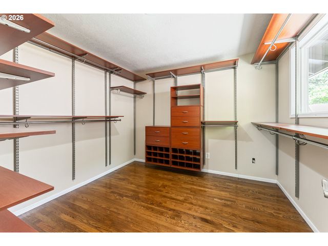 8835 Sw Becker Dr, Portland, OR 97223