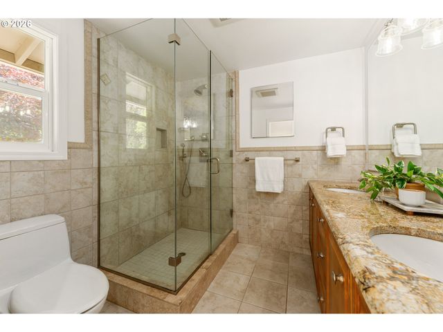 8835 Sw Becker Dr, Portland, OR 97223