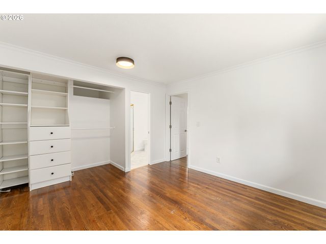 8835 Sw Becker Dr, Portland, OR 97223