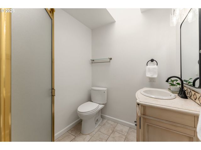 8835 Sw Becker Dr, Portland, OR 97223