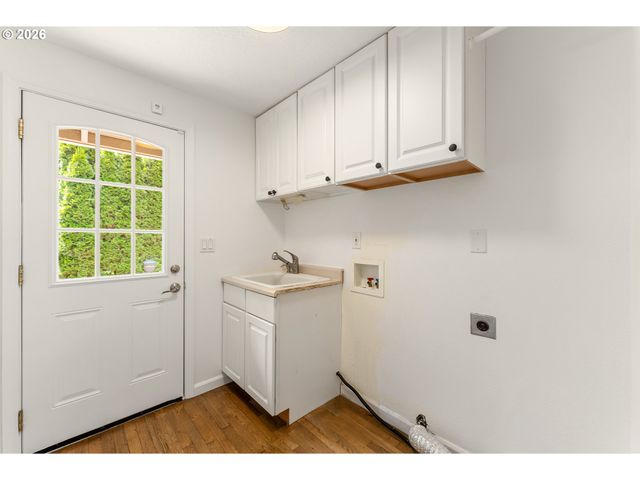 8835 Sw Becker Dr, Portland, OR 97223