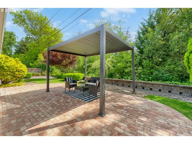 8835 Sw Becker Dr, Portland, OR 97223