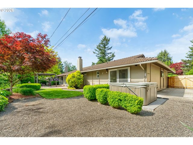 8835 Sw Becker Dr, Portland, OR 97223