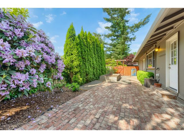 8835 Sw Becker Dr, Portland, OR 97223
