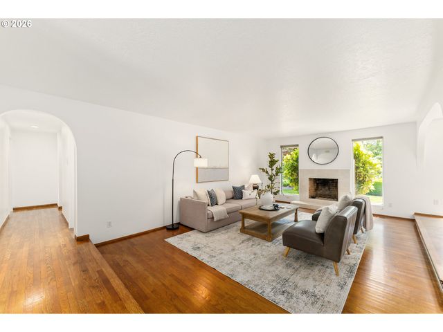 8835 Sw Becker Dr, Portland, OR 97223
