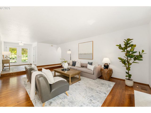 8835 Sw Becker Dr, Portland, OR 97223