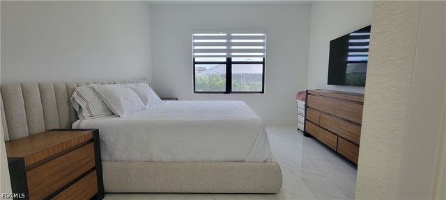 1906 Veinna ST, Lehigh Acres, FL 33972