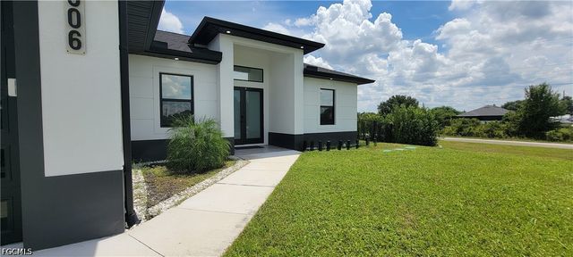 1906 Veinna ST, Lehigh Acres, FL 33972