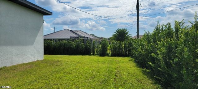 1906 Veinna ST, Lehigh Acres, FL 33972