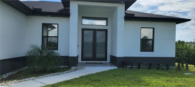 1906 Veinna ST, Lehigh Acres, FL 33972