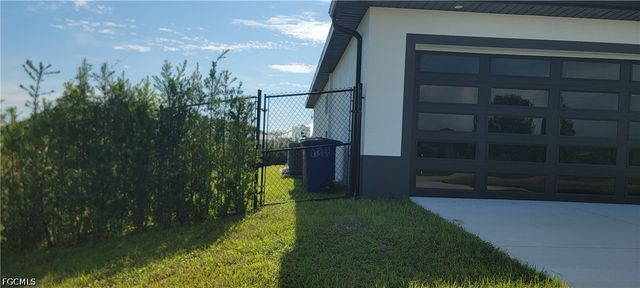 1906 Veinna ST, Lehigh Acres, FL 33972