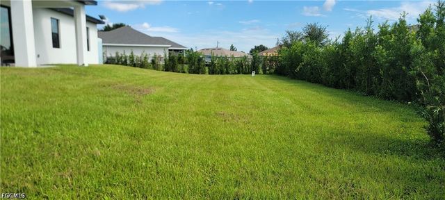 1906 Veinna ST, Lehigh Acres, FL 33972
