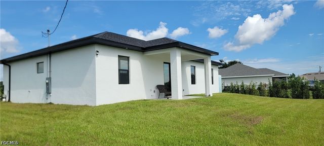 1906 Veinna ST, Lehigh Acres, FL 33972