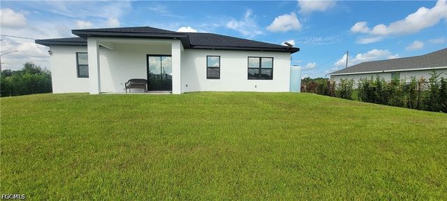 1906 Veinna ST, Lehigh Acres, FL 33972
