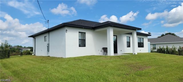 1906 Veinna ST, Lehigh Acres, FL 33972