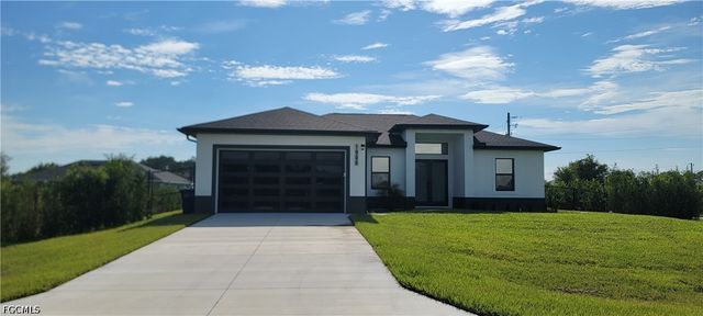 1906 Veinna ST, Lehigh Acres, FL 33972
