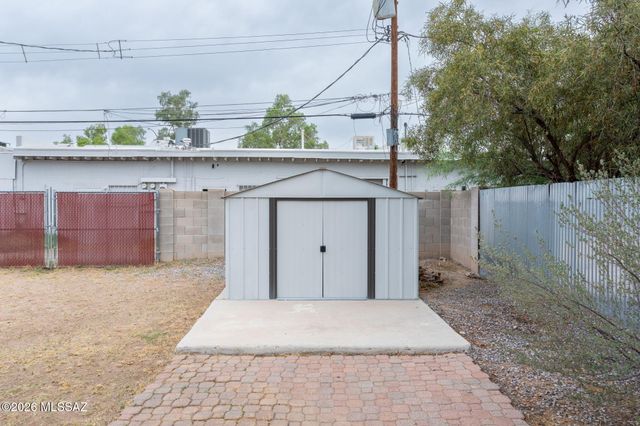 5825 E 1st Street, Tucson, AZ 85711