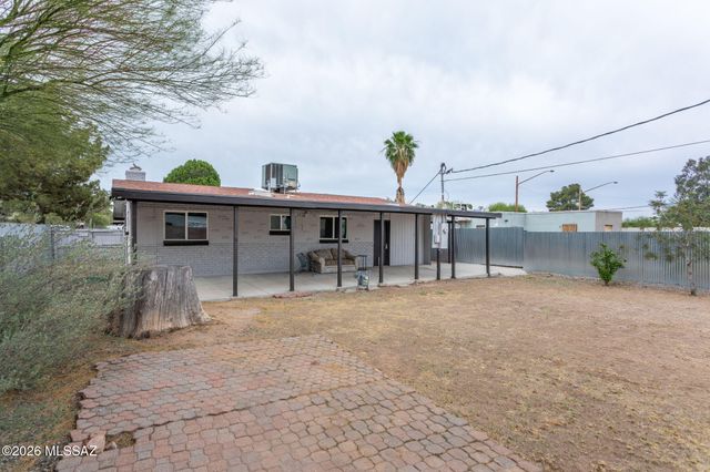 5825 E 1st Street, Tucson, AZ 85711