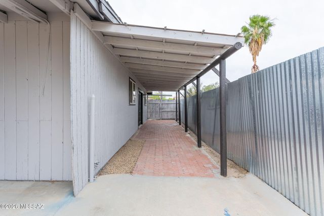 5825 E 1st Street, Tucson, AZ 85711