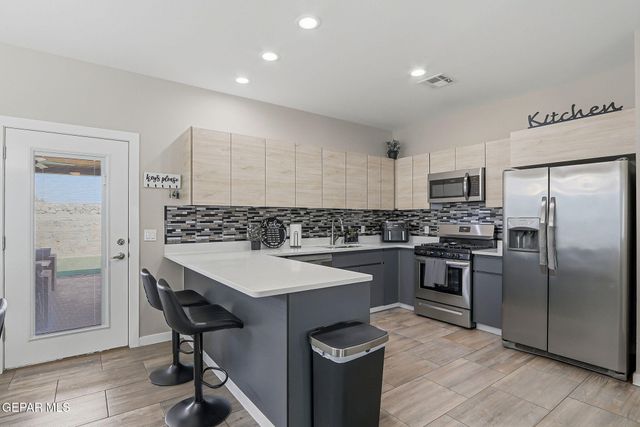 123 VIA ROJAS Drive, Horizon City, TX 79928