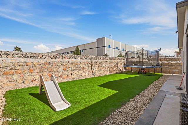 123 VIA ROJAS Drive, Horizon City, TX 79928