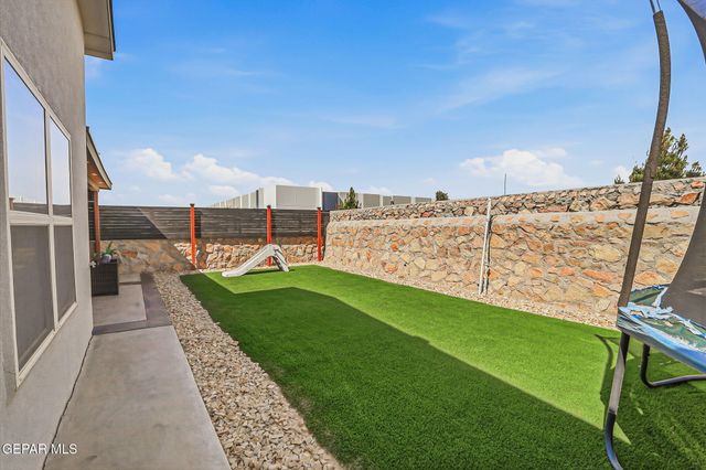 123 VIA ROJAS Drive, Horizon City, TX 79928