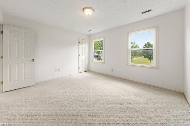 302 Wildey RD, Seaford, VA 23696