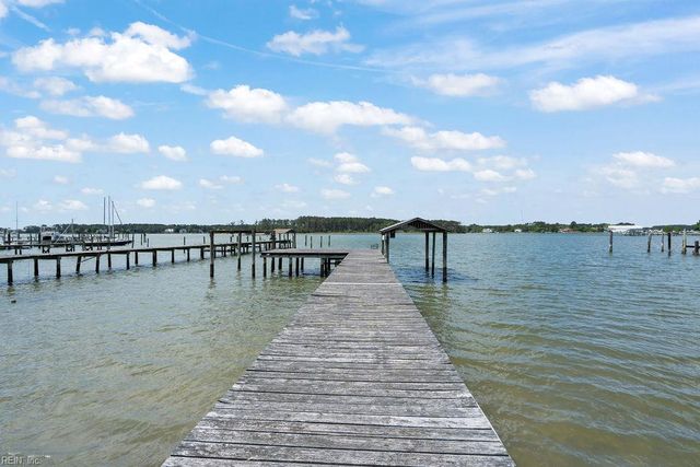 302 Wildey RD, Seaford, VA 23696