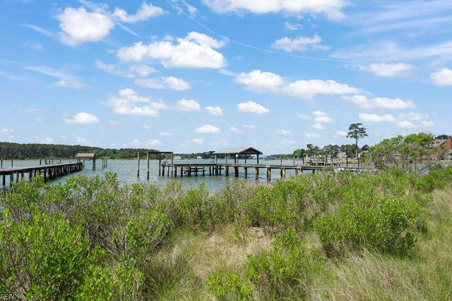 302 Wildey RD, Seaford, VA 23696