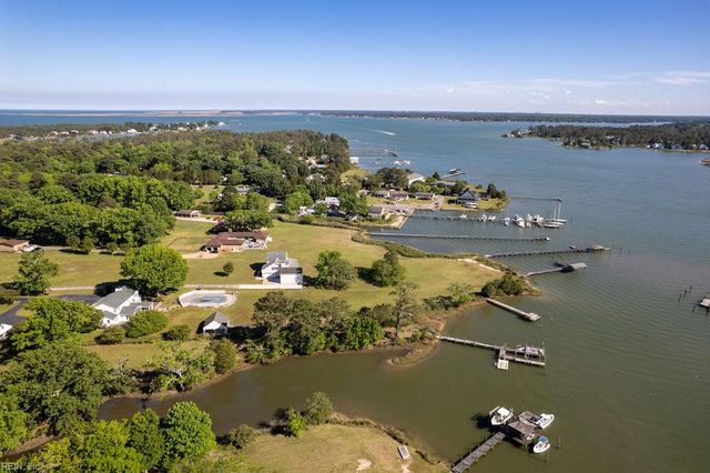 302 Wildey RD, Seaford, VA 23696