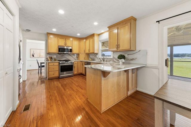 302 Wildey RD, Seaford, VA 23696