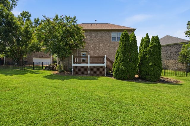 105 Porter Ct, Hendersonville, TN 37075