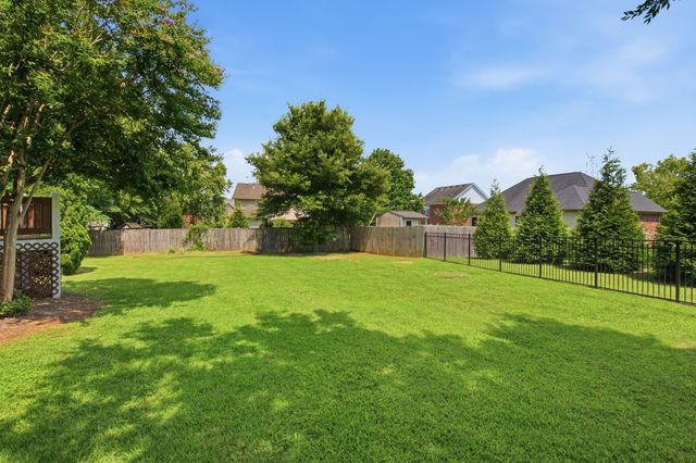 105 Porter Ct, Hendersonville, TN 37075