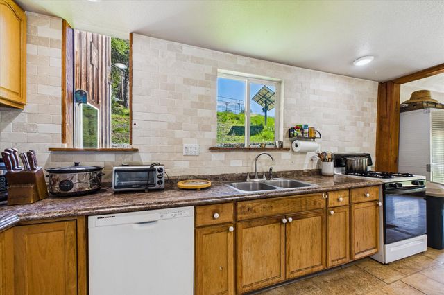 3105 China Creek Road, Redway, CA 95560