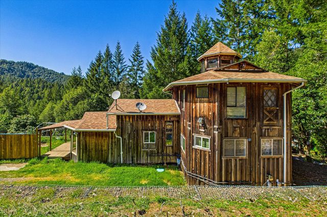 3105 China Creek Road, Redway, CA 95560