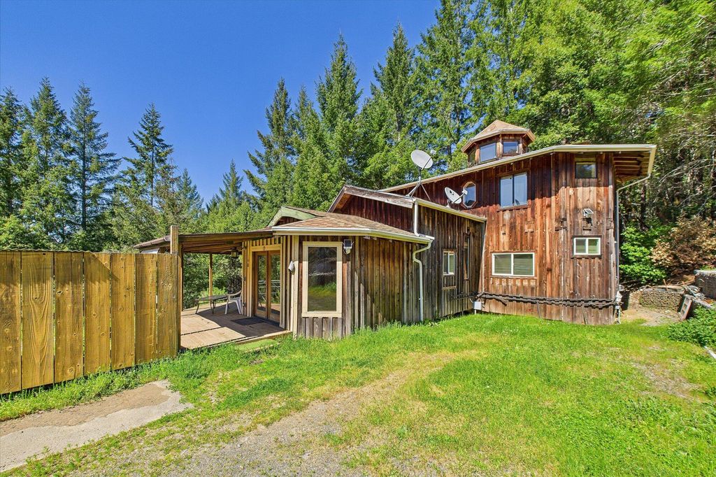 3105 China Creek Road, Redway, CA 95560