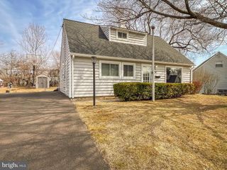 568 SHERMAN LANE, Morrisville, PA 19067