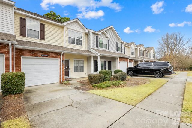 15558 Stronvar House Lane, Charlotte, NC 28277