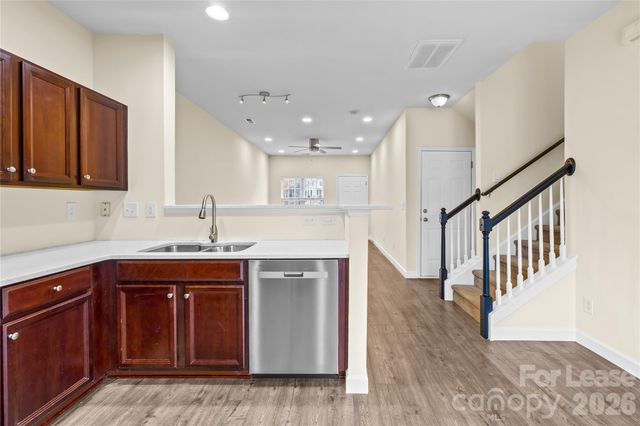 15558 Stronvar House Lane, Charlotte, NC 28277