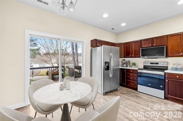 15558 Stronvar House Lane, Charlotte, NC 28277