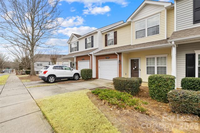 15558 Stronvar House Lane, Charlotte, NC 28277