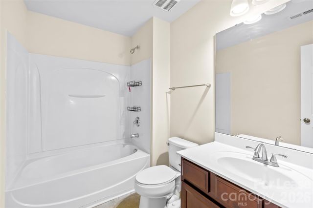 15558 Stronvar House Lane, Charlotte, NC 28277