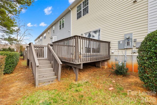 15558 Stronvar House Lane, Charlotte, NC 28277