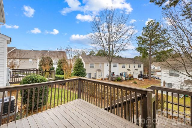 15558 Stronvar House Lane, Charlotte, NC 28277