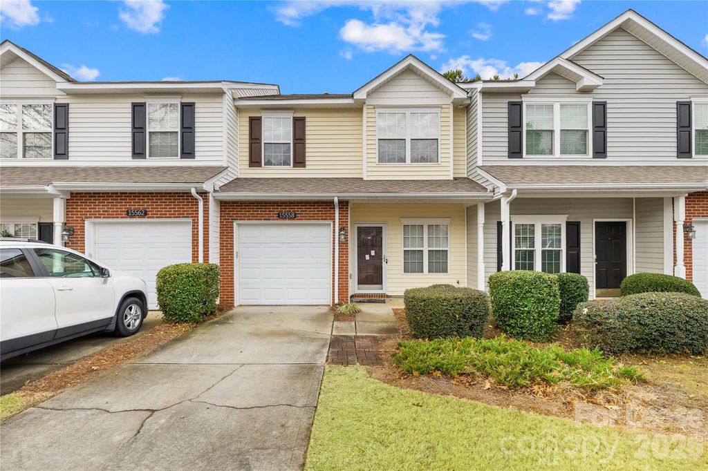 15558 Stronvar House Lane, Charlotte, NC 28277