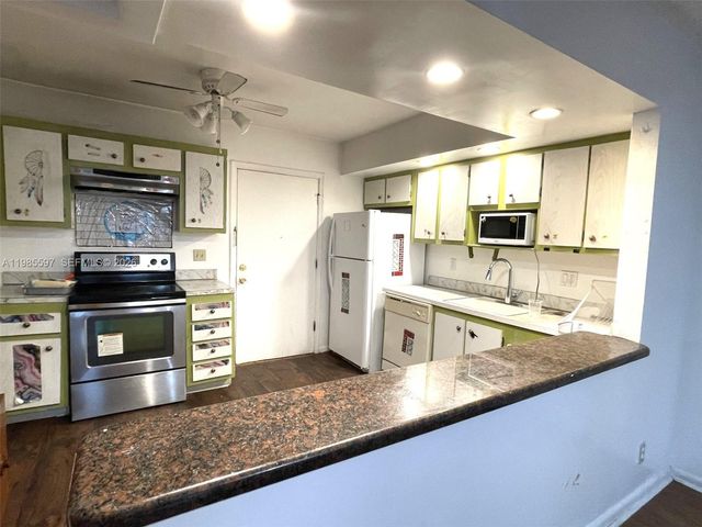 2061 NW 47th Ter 306, Lauderhill, FL 33313