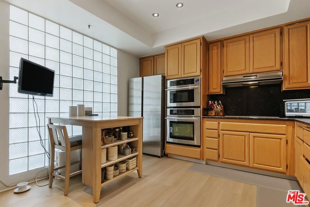 Image 22 of property listing at 2132 Century Park Lane 303, Los Angeles, CA 90067