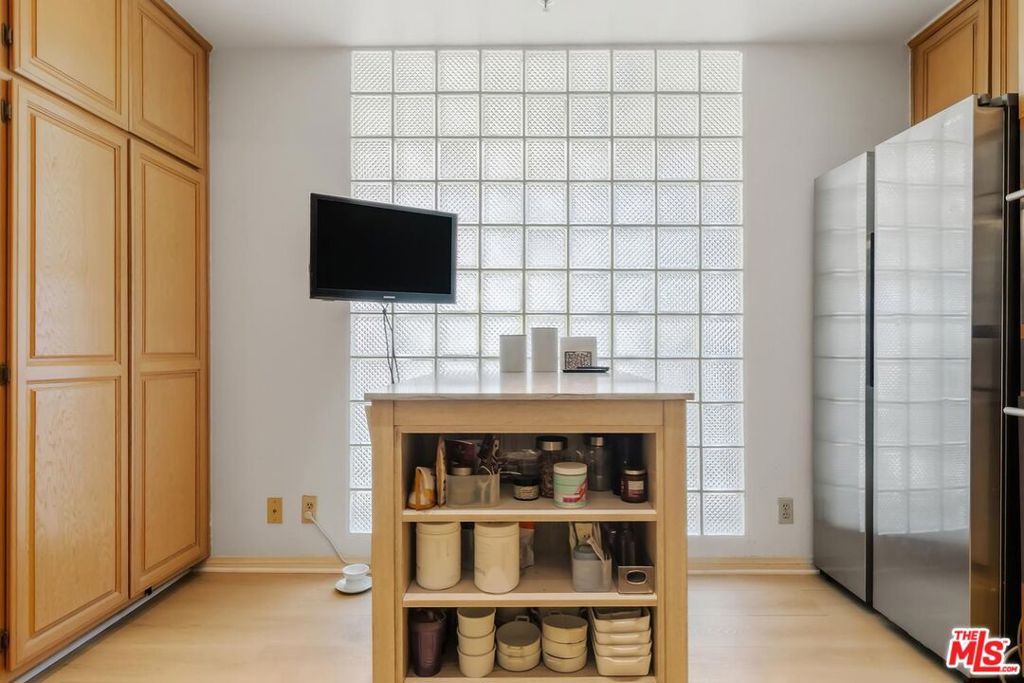 Image 23 of property listing at 2132 Century Park Lane 303, Los Angeles, CA 90067