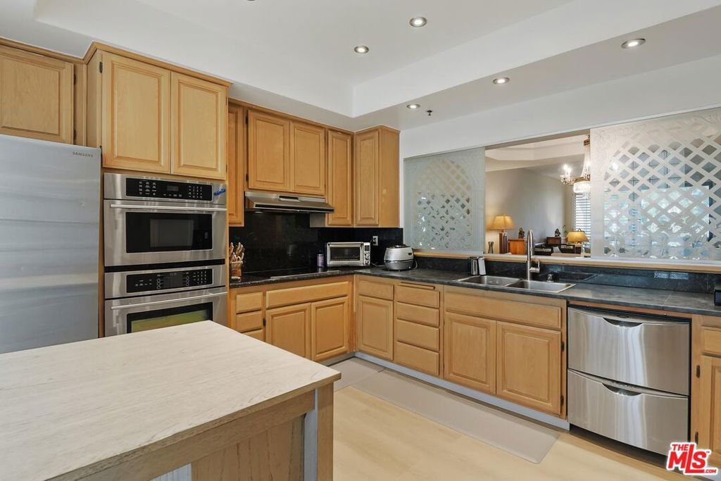 Image 25 of property listing at 2132 Century Park Lane 303, Los Angeles, CA 90067